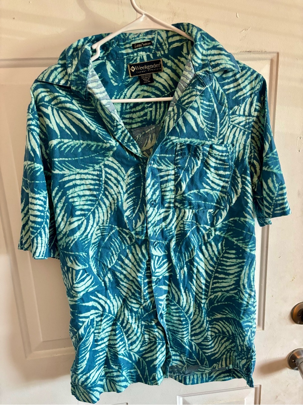 Weekenders Men’s Teal Tropical Leaf Short-Sleeve Button-Down Shirt